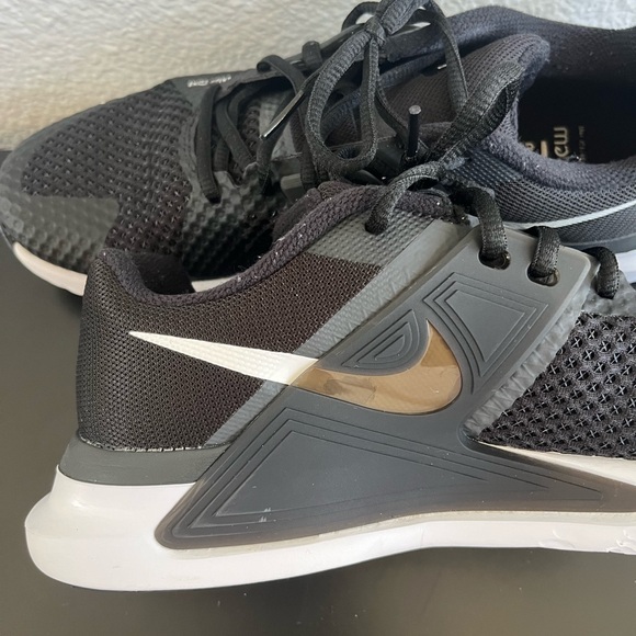 NIKE RENEW FUSION CD0200-002   BLACK / WHITE-DK SMOKE GREY   SIZE 9. 5  TRAINING - Picture 11 of 14